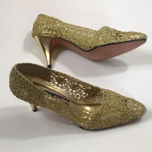 Gold Lace Heels Size (7M) by Jennifer Moore